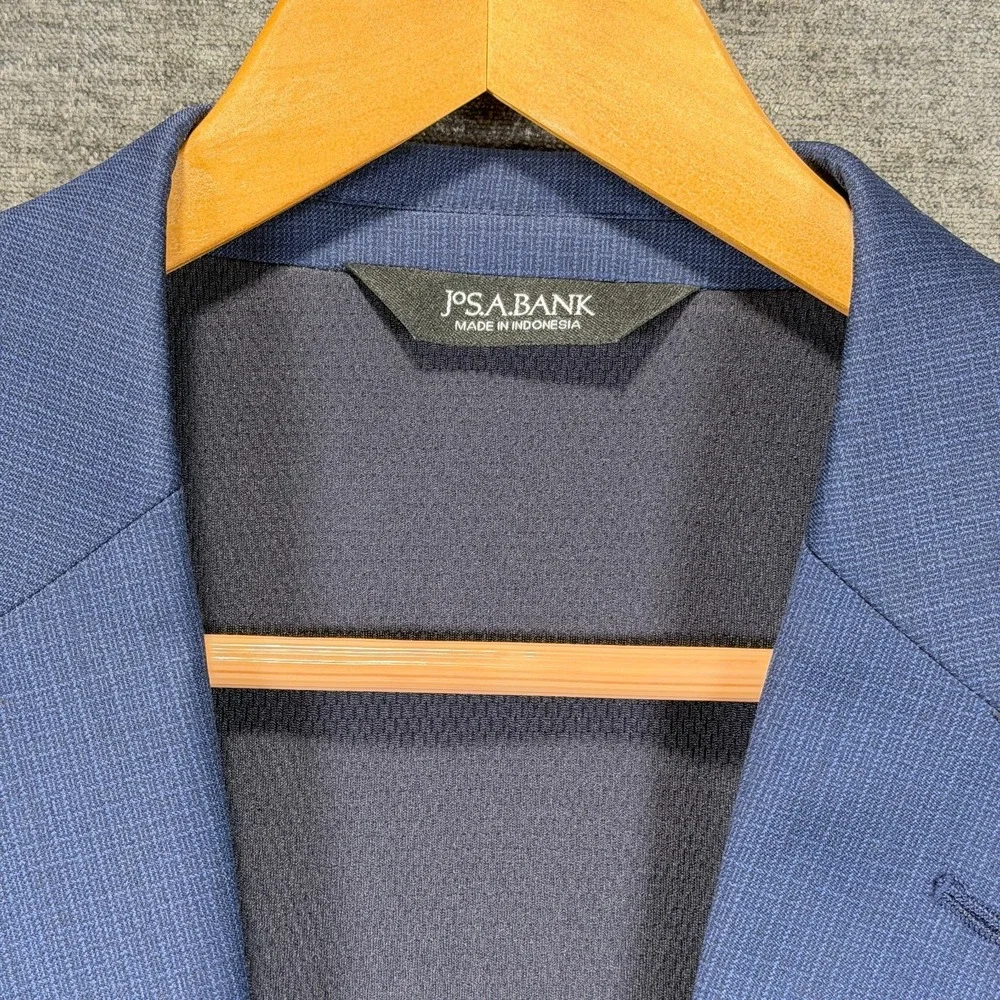 Jos A Bank TravelTech Blazer Men's 44R Blue Slim Fit Wool Mositure Wicking
